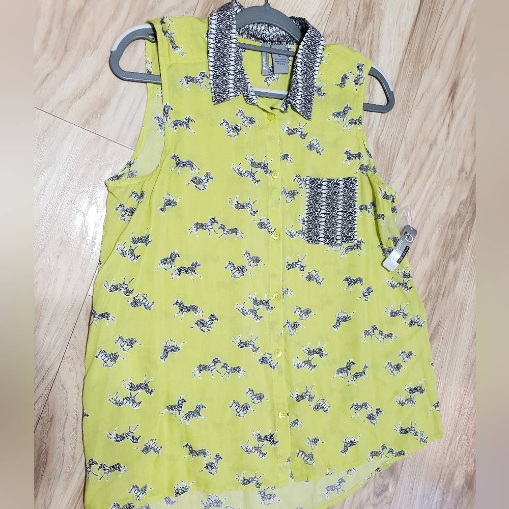 New Direction Weekend New W/tags Large Sleeveless Zebra Print Lime Color Collard